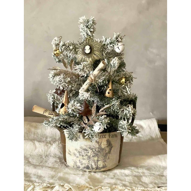 Metal Antique Copper Cauldron with Christmas Decoration, 1930s For Sale - Image 7 of 9