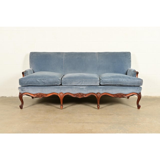 Baker Furniture Style French Provincial Louis XV Carved Walnut Velvet Upholstered Sofa | Circa 1960s For Sale - Image 13 of 13