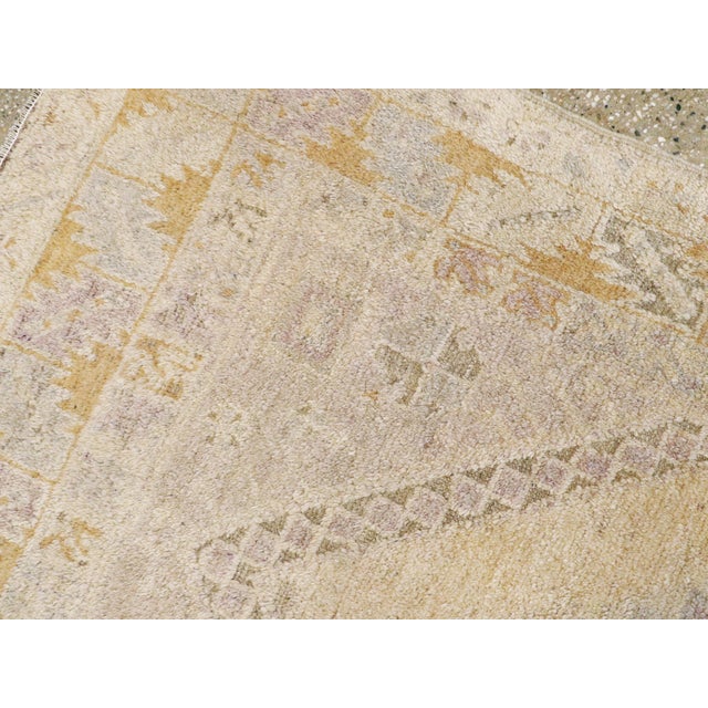 Textile Galerie Shabab Collection Mid-20th Century Turkish Oushak Rug For Sale - Image 7 of 9