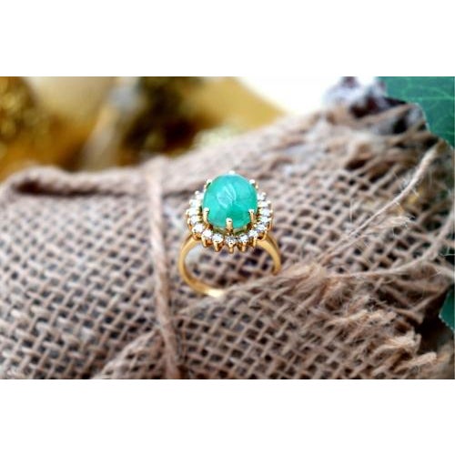Gold Ring with Cabochon-Shaped Emerald For Sale - Image 5 of 9