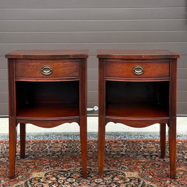 A pair of vintage White Fine Furniture Traditional Federal mahogany nightstands, each having one dovetailed drawer with a...