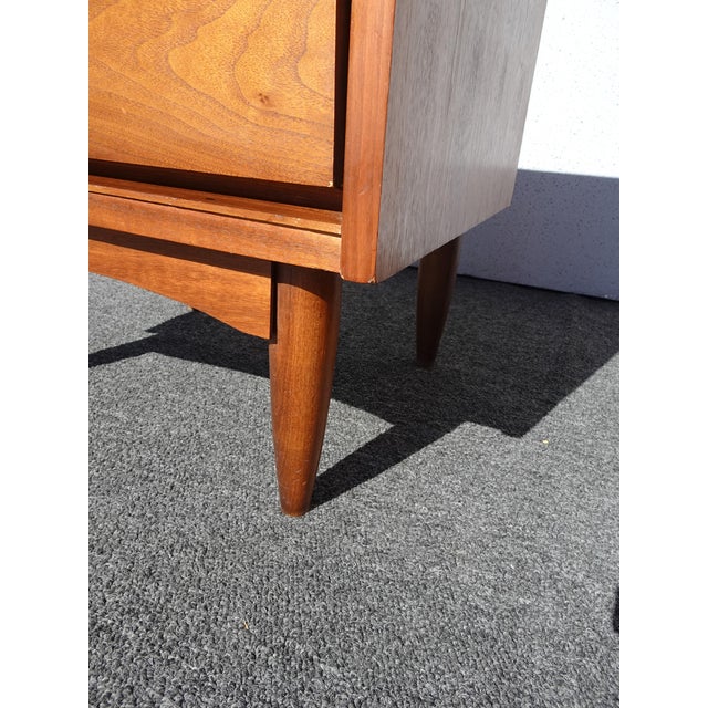 Vintage Mid Century Modern Dresser & Tallboy Dresser & Nightstand Bedroom Furn. For Sale - Image 9 of 12