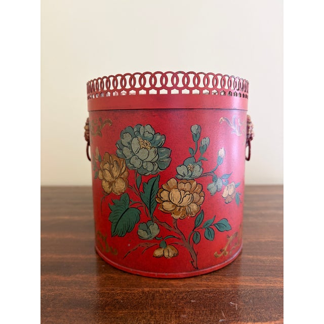 Early 20th Century Pair of Antique French Neoclassical Red & Gold Tole Cachepot With Lion Heads For Sale - Image 5 of 10