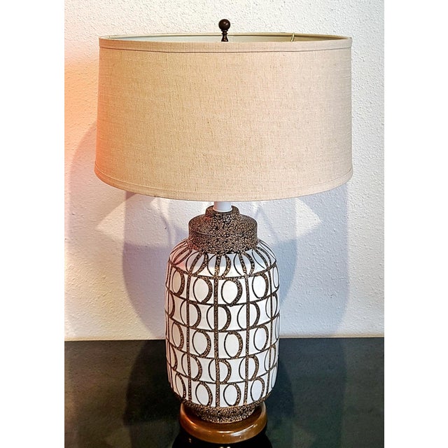 Mid-Century Modern Hand-Thrown Alvino Bagni White on Tan Table Lamp For Sale - Image 3 of 9