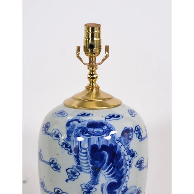 Chinese Blue and White Porcelain Vase Table Lamp at the End of the 19th Century For Sale - Image 4 of 6