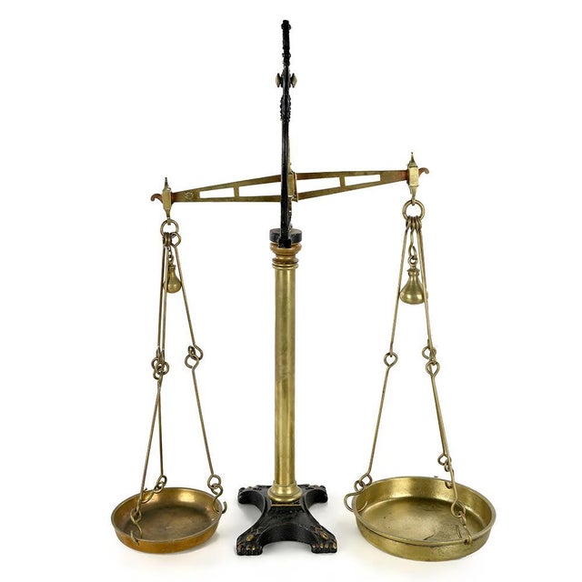 Metal English Shop Scales in Brass and Cast Iron, 20th Century For Sale - Image 7 of 7