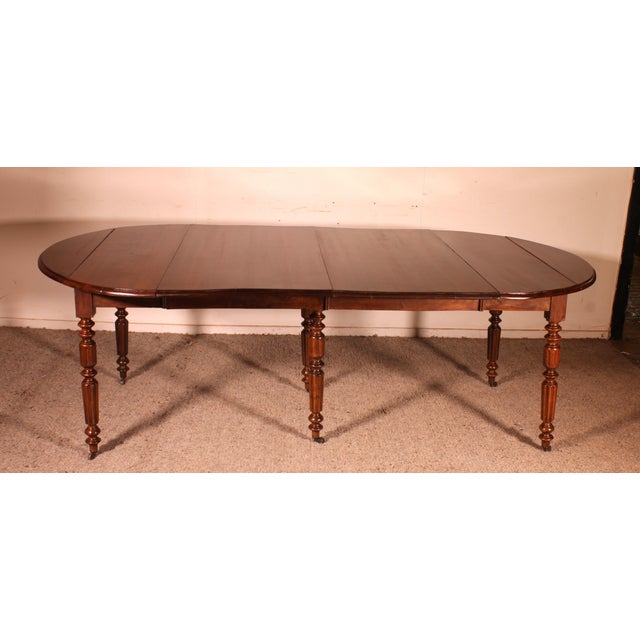 Early 19th Century Extendable Dining Table in Walnut For Sale - Image 4 of 10
