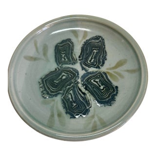 1990s Handmade Faux Oyster Plate Nerikomi Agateware Celadon Crackle Glaze Coastal Studio Pottery 9” For Sale