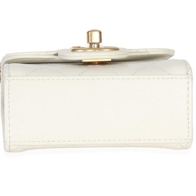 2010s White Lambskin Quilted Chic Pearls Clutch On Chain For Sale - Image 5 of 9