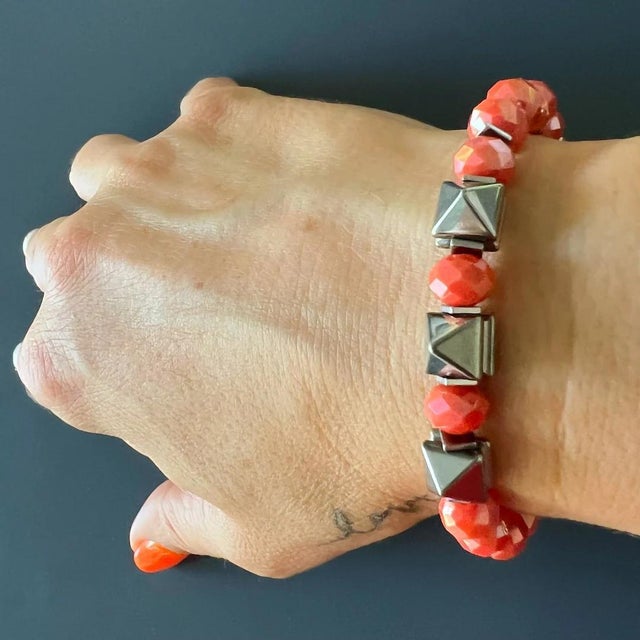 The Orange Energy Bracelet is perfect for anyone who needs a boost of energy and inspiration. The orange crystal beads are...