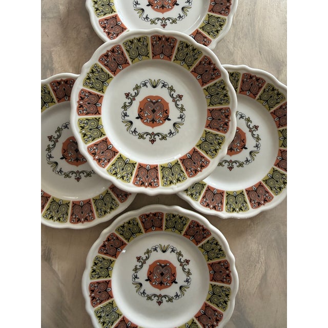 Vintage Mid Century Modern Syracuse China Persian Pattern Plates – 6.25 Inches – American Restaurant Ware - Set of Five For Sale In Chicago - Image 6 of 10