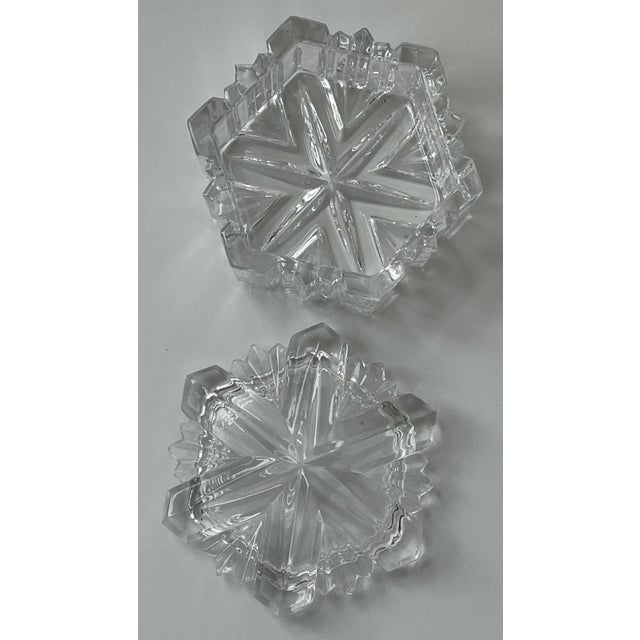 Pretty glass snowflake designed jar with lid. Perfect as you start to decorate for the winter months.