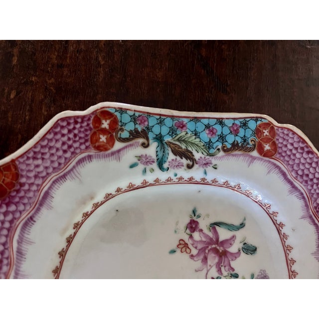 18th Century Chinese Export Famille Rose Porcelain Small Platter With Pink Scale Border For Sale - Image 9 of 16
