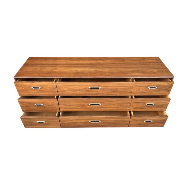 1960s Mid-Century Modern 9-Drawer Walnut Dresser With Chrome Pulls For Sale - Image 9 of 15