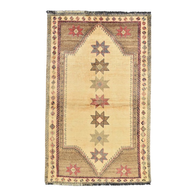 Qashqai Rug 4'3'' X 7' Ivory Wool Vintage Tribal Hand-Knotted Oriental Carpet For Sale