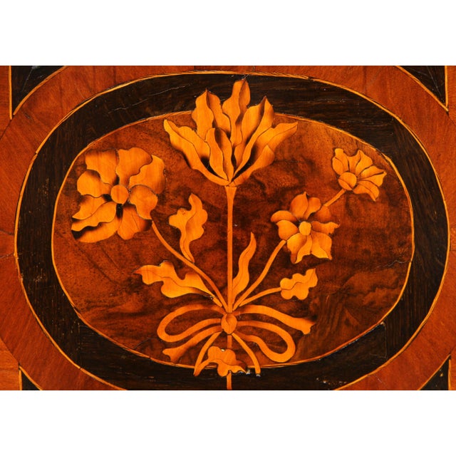 Antique Corner Cabinet in Walnut, 1775 For Sale - Image 10 of 14