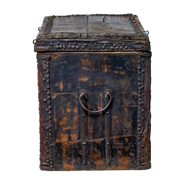 Rustic 18th Century Chinese Hard Wood Coffer Chest, 1790s For Sale - Image 3 of 7