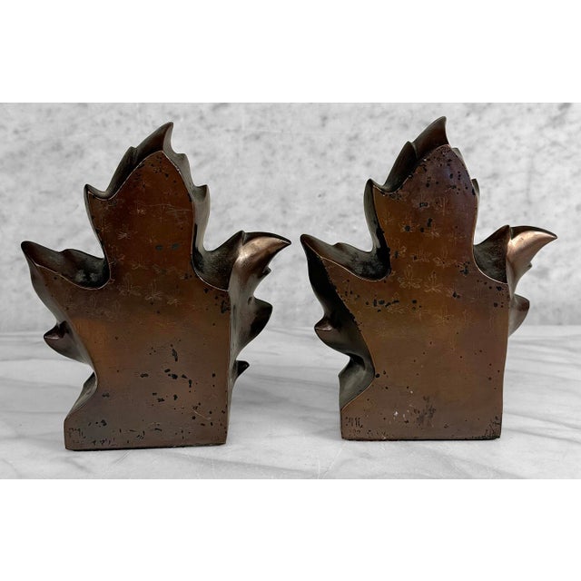 1970s Vintage Traditional Gold Gilded Metal Maple Leaf Library Bookends - A Pair For Sale - Image 5 of 7