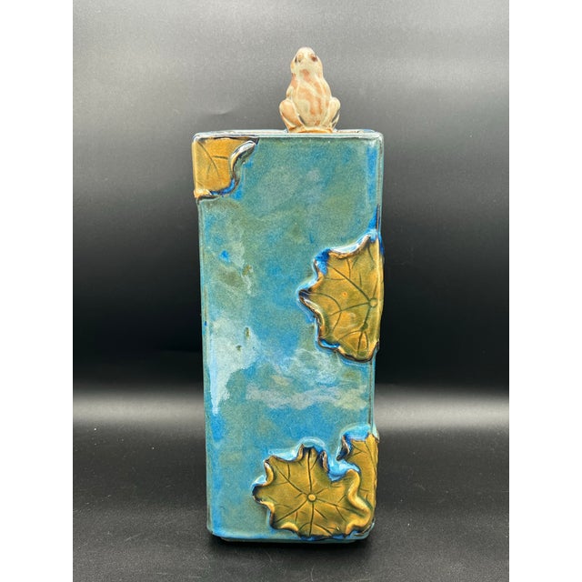 Vintage Global Views “Frog & Lily Pad” Ikebana Vase - Sculptural Designer Ceramic For Sale - Image 9 of 12