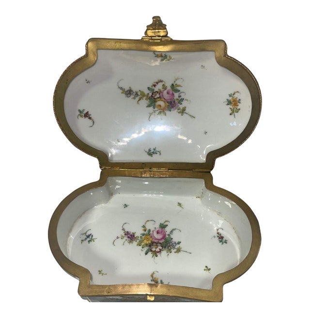 French 19th Century French Sèvres Porcelain Box For Sale - Image 3 of 7