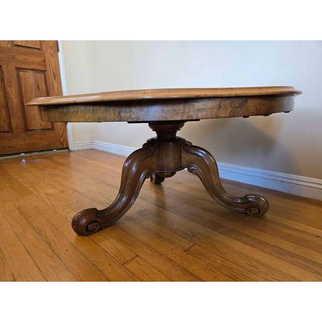 English Early 20th Century Victorian Walnut Burl Loo Table For Sale - Image 3 of 6