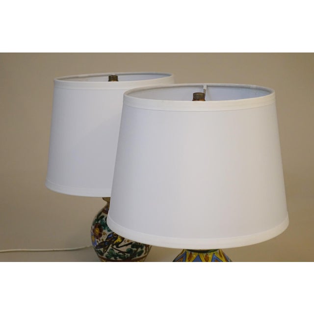 1960s Majolica Italy Hand Painted Bird Ceramic Pottery Boudoir Table Lamps - a Pair For Sale - Image 12 of 15