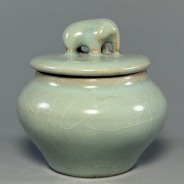 Antique Chinese Celadon Covered Jar With Animal‑Form Finial, Collectible Antique For Sale - Image 4 of 6