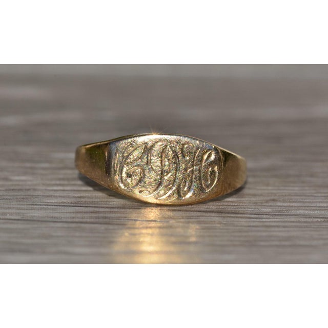 Contemporary The Baytown: Ladies Hand Engraved Cocktail Ring in Yellow Gold For Sale - Image 3 of 10