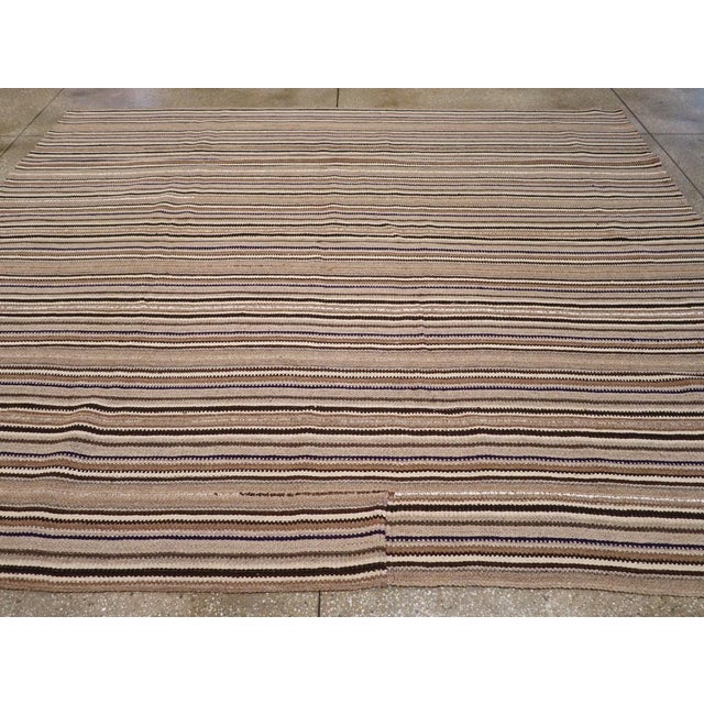 Mid-20th Century Handmade Turkish Flatweave Kilim Room Size Carpet For Sale - Image 4 of 8