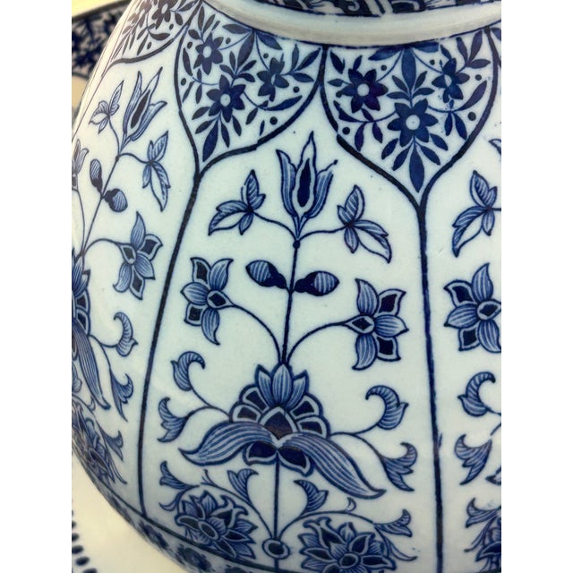 Ceramic 19th-Century Wedgwood “Brocade” Blue and White Pitcher and Wash Basin Set For Sale - Image 7 of 12