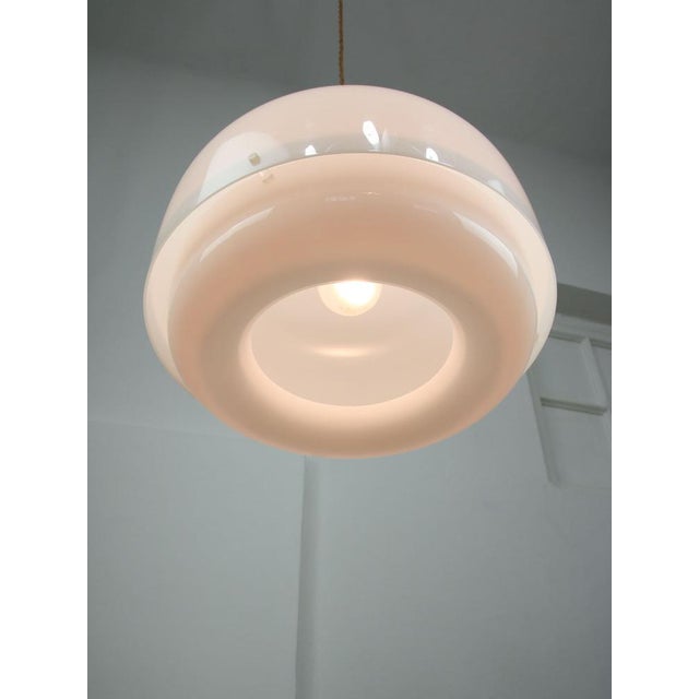 Mid-Century Modern Italian White Medusa Pendant Lamp by Luigi Massoni for Guzzini, 1970s For Sale - Image 3 of 17