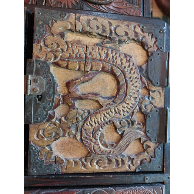Ebony Antique 1880s Chinese Dragon Lacquer Gilt Jewelry Chest Cabinet Qing Dynasty For Sale - Image 8 of 18