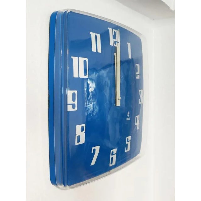 Space Age Wall Clock in Electric Blue Acrylic from Iskra, Former Yugoslavia, 1970s For Sale - Image 9 of 11