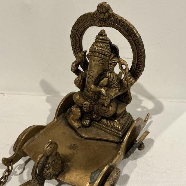 1980s Brass Lord Ganesha Bhagwan Idol Ganpati Statue Sitting on Mouse Driven Chariot For Sale - Image 4 of 10