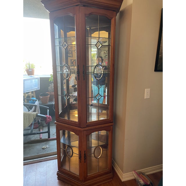 1990s Drexal Heritage Oak and Glass Curio For Sale - Image 4 of 4