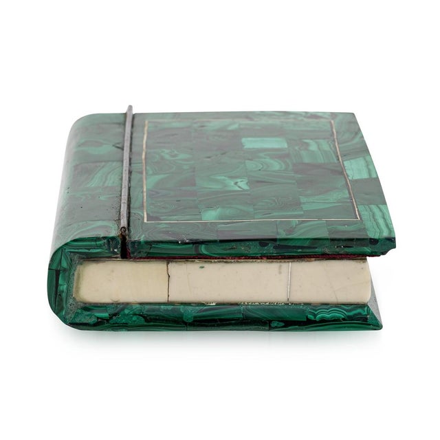 Antique Victorian Malachite Stone Box with Natural Mineral Samples, 1880 For Sale - Image 13 of 18