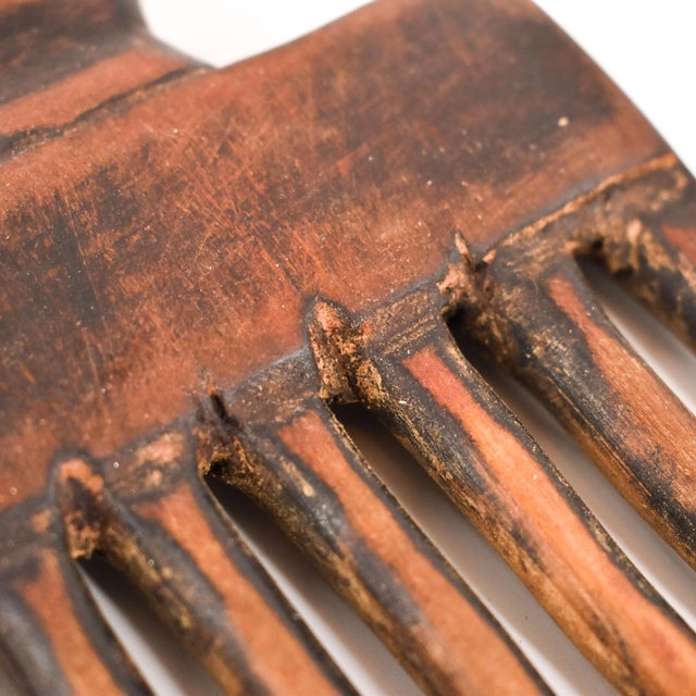 Wood Early 20th Century Nyamwezi Mwana Hiti Figural Comb Tanzania For Sale - Image 7 of 7