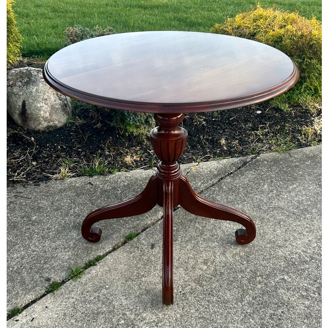 Vtg. Ethan Allen Georgian Style Pedestal End/Side/Center Table For Sale - Image 12 of 15