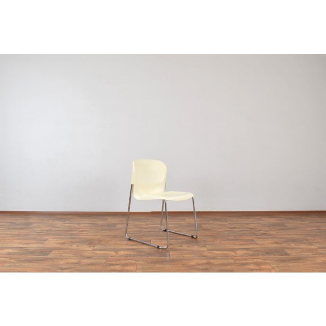 Mid-Century Modern White SM400k Swing Chairs by Gerd Lange for Drabert, 1980s, Set of 4 For Sale - Image 3 of 13