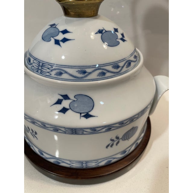 Early 20th Century Frederick Cooper Blue & White Ceramic Vintage Table Lamp, Chicago. For Sale - Image 5 of 12