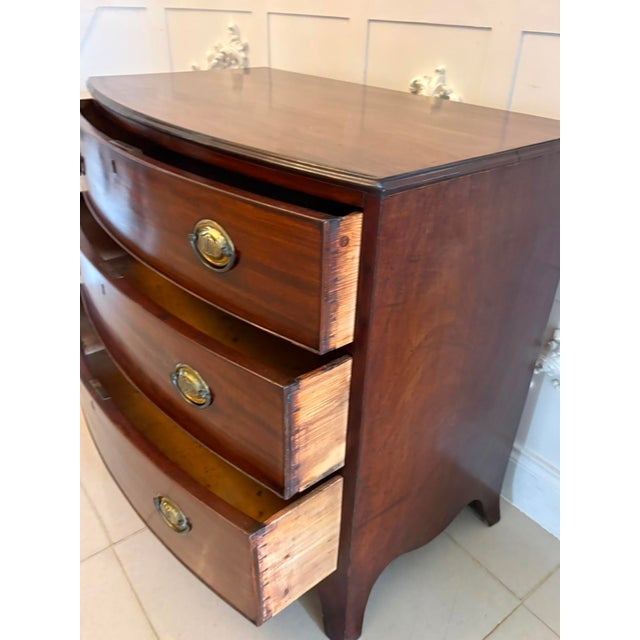 Early 19th Century Antique Georgian Mahogany Bow Front Chest of Drawers, 1800 For Sale - Image 5 of 11