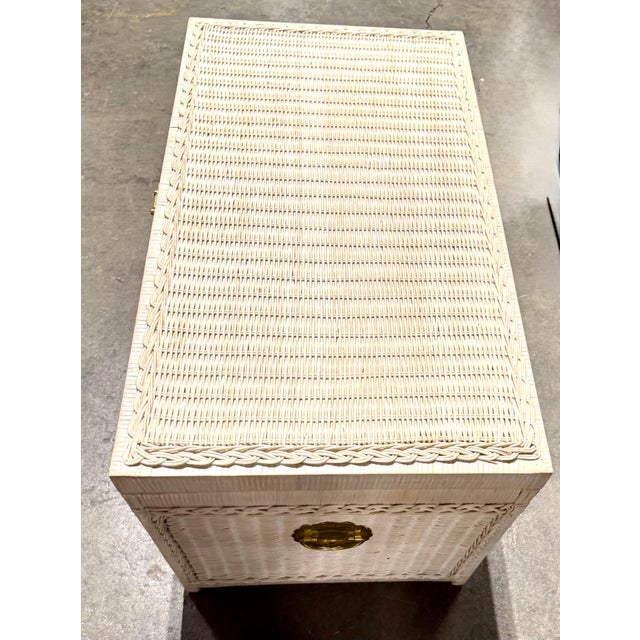 White Late 20th Century Damita Scallop Rattan Storage Chest For Sale - Image 8 of 10