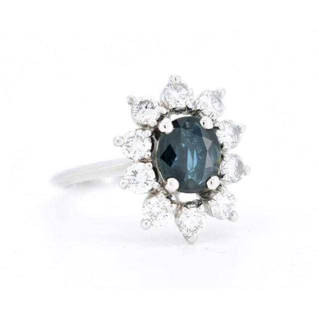 1990s Vintage Daisy Ring in 18 Carat Gold, Natural Sapphire and Diamonds, Size 4.75 For Sale - Image 6 of 11