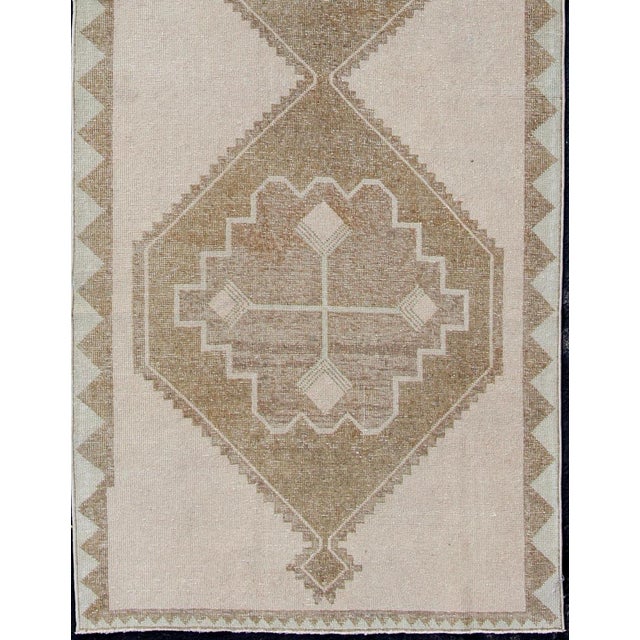Mid 20th Century Vintage Turkish Oushak Wool Runner Rug in Warm Beige and Taupe 4'0 X 13'2 For Sale - Image 5 of 10