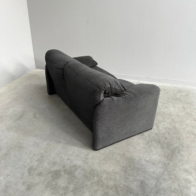 Maralunga Two-Seater Sofa by Vico Magistretti for Cassina, 1990s For Sale - Image 16 of 18