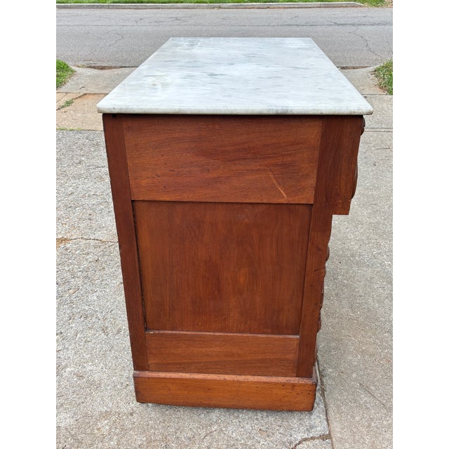 19th Century American Flame Mahogany Veneer Marble Top Commode Chest For Sale - Image 12 of 18