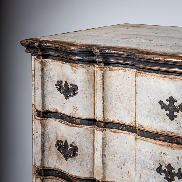 White-Painted Baroque Chest of Drawers, 1700s For Sale - Image 5 of 7