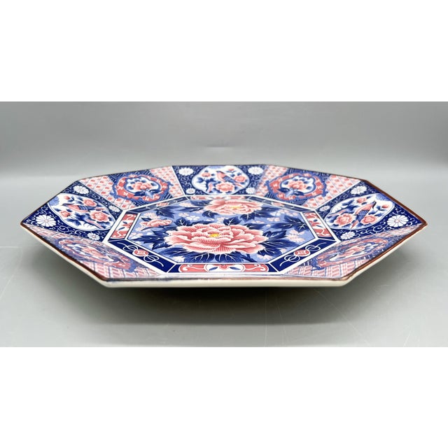 Ceramic 1970s Chinoiserie Toyo Japan Octagonal Imari-Style Blue and Pink Floral & Bird Platter For Sale - Image 7 of 14