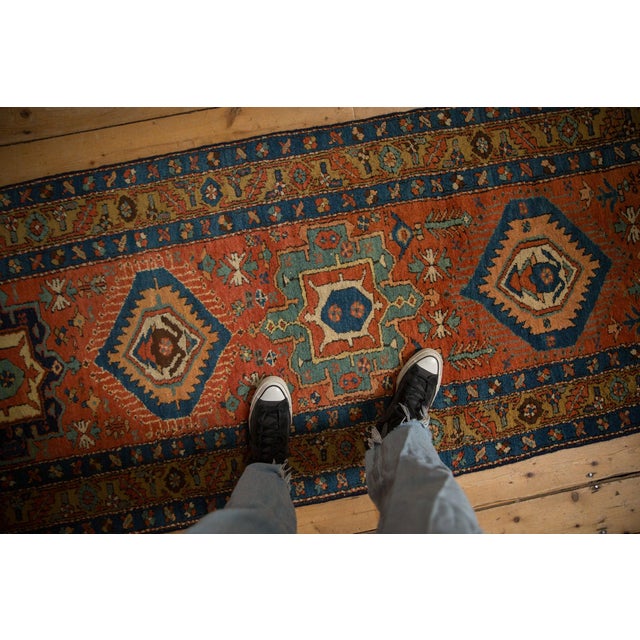 :: Single column center medallions in alternating form between hexagonal concentric medallions and scalloped rectangular....