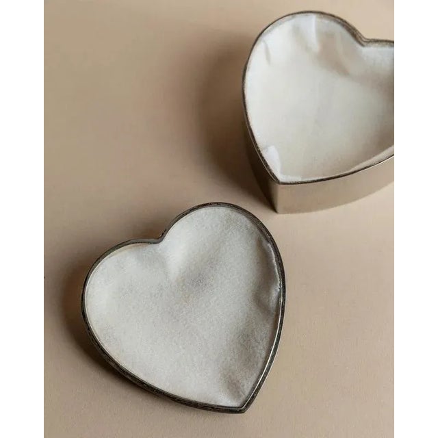 Gold Vintage Jewelry Box in Heart Shape with Ribbon, 1970s For Sale - Image 8 of 11